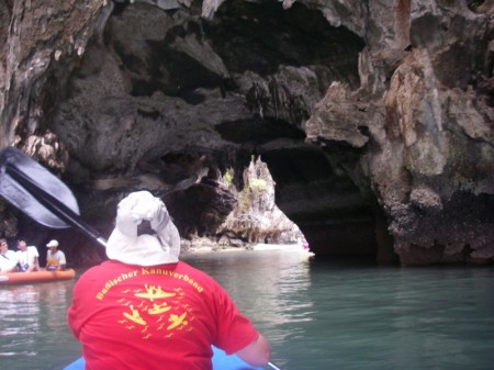 durch diese Höhle geht es in den Hong