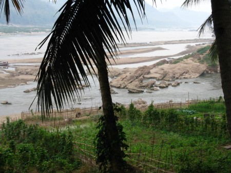 Mündung des Nam Khan (vorn) in den Mekong