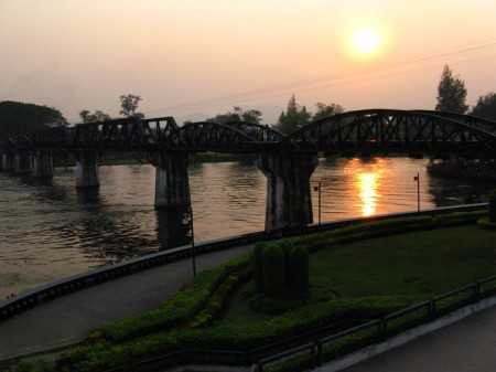 Sonnenuntergand an der "Brücke am Kwai"